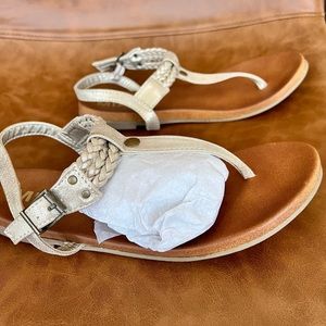 Mia kids  Rileyy gold thong sandal.Brand new with box and tags